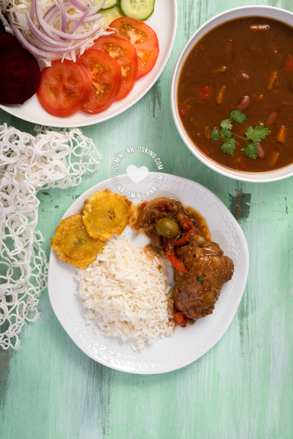 la bandera dominicana (arroz, habichuela y carne)