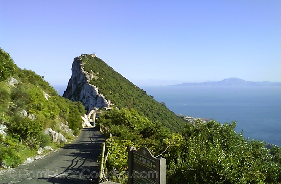 Gibraltar Me enorgullezco en presentar un corto artículo sobre la cocina de Gibraltar, ese pedazo minúsculo al extremo meridional de la península ibérica.