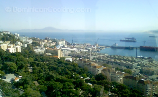 Gibraltar Me enorgullezco en presentar un corto artículo sobre la cocina de Gibraltar, ese pedazo minúsculo al extremo meridional de la península ibérica.