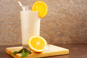Morir soñando (bebida de jugo de naranja y leche).