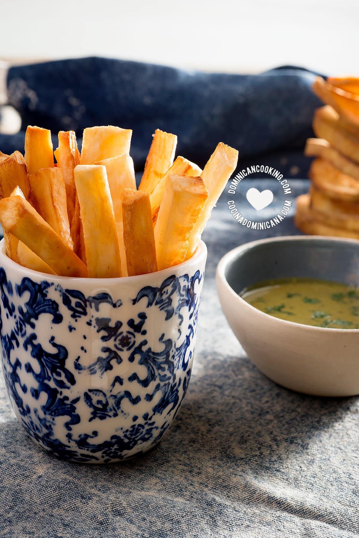 Yuca Frita con Salsa Verde