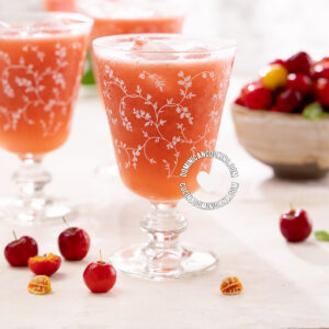Jugo de cereza dominicana o acerola cherry.