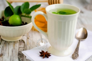 Tisana de hojas de limón y menta.