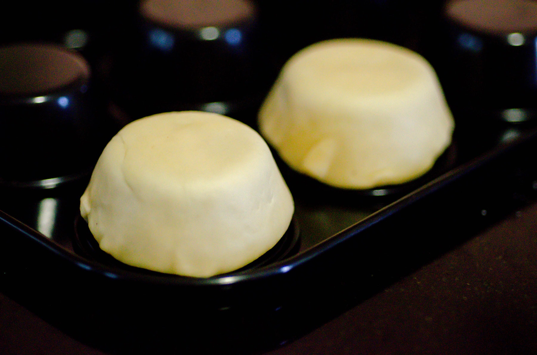 Masa de tartico sobre moldes.