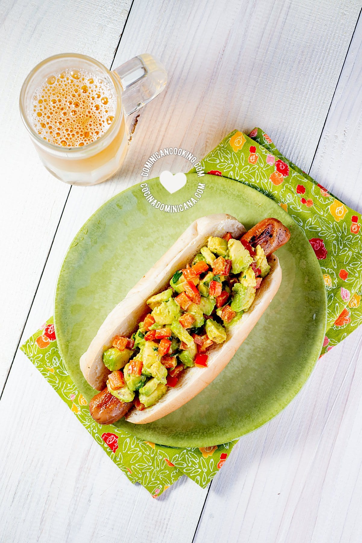 Guacamole aguacate hot dog.