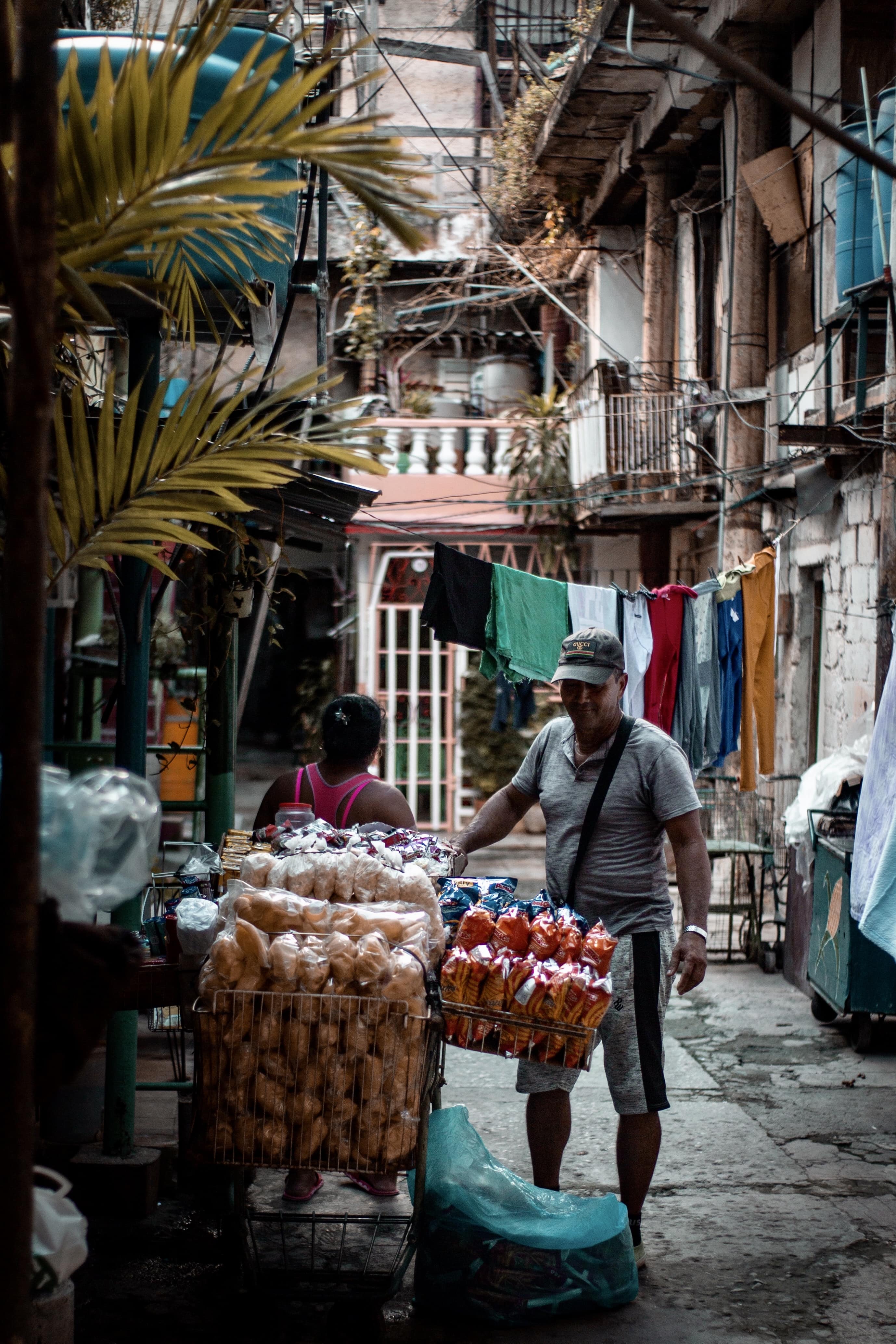 Vendedor callejero en La Havana