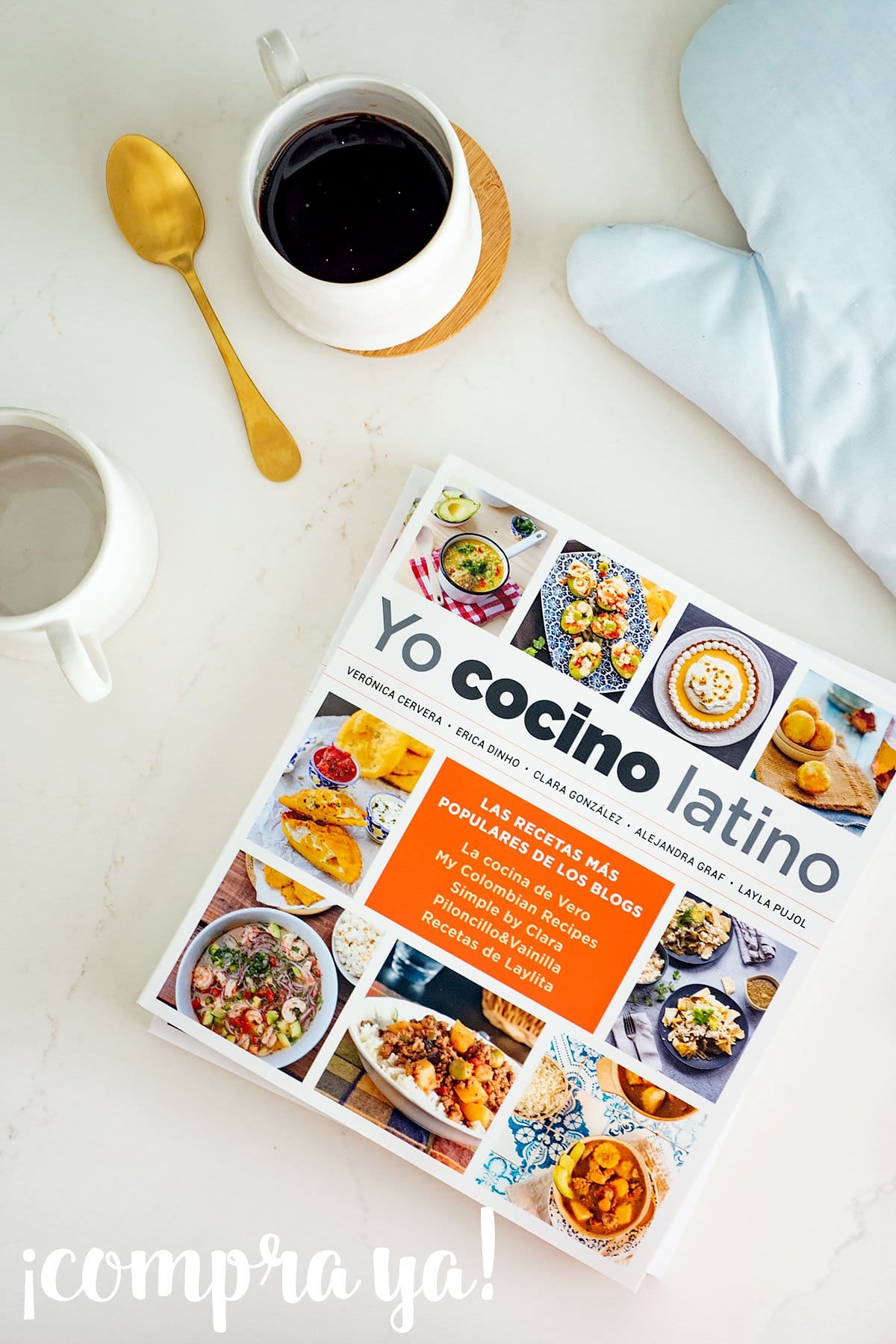 Libro Yo Cocino Latino sobre mesada