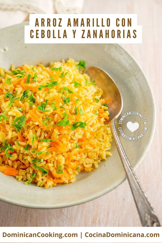 Receta de arroz amarillo con cebolla y zanahoria.