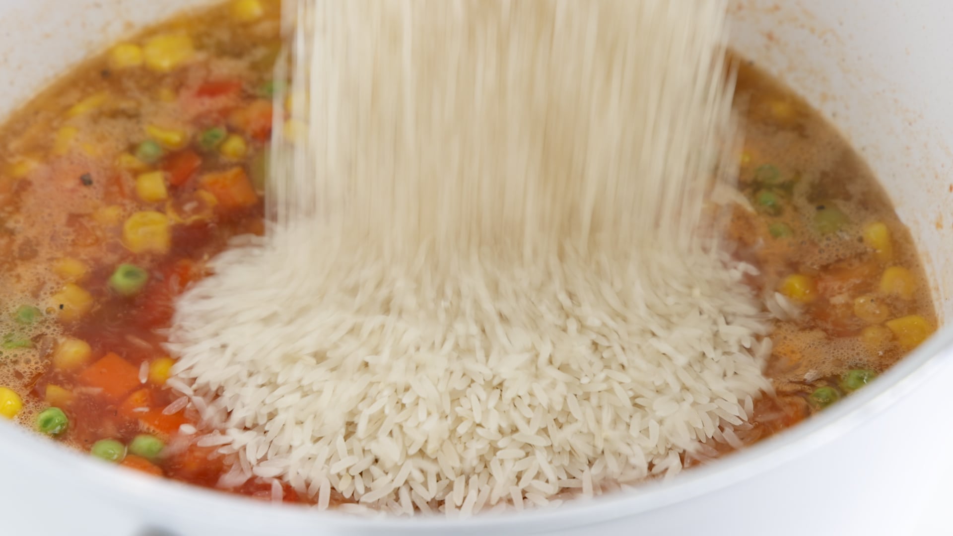 Agregando el arroz.