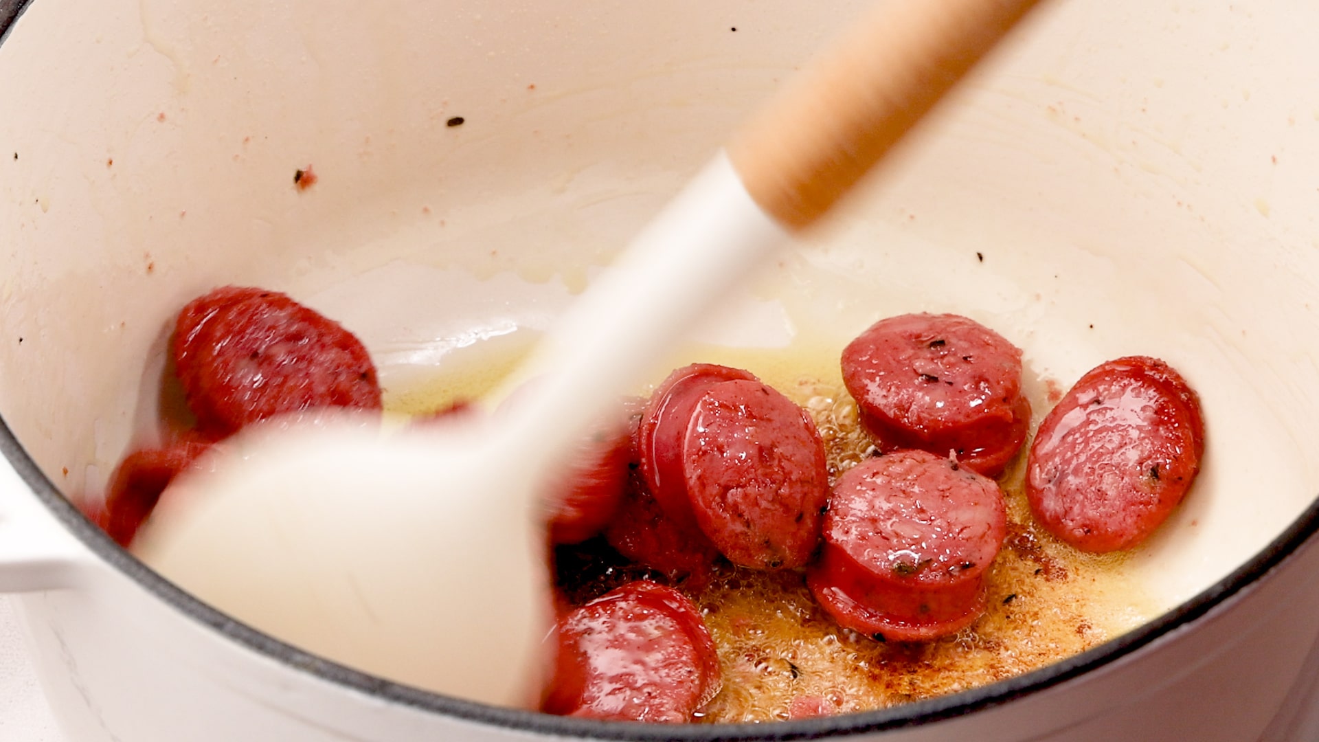 Dorando la longaniza.