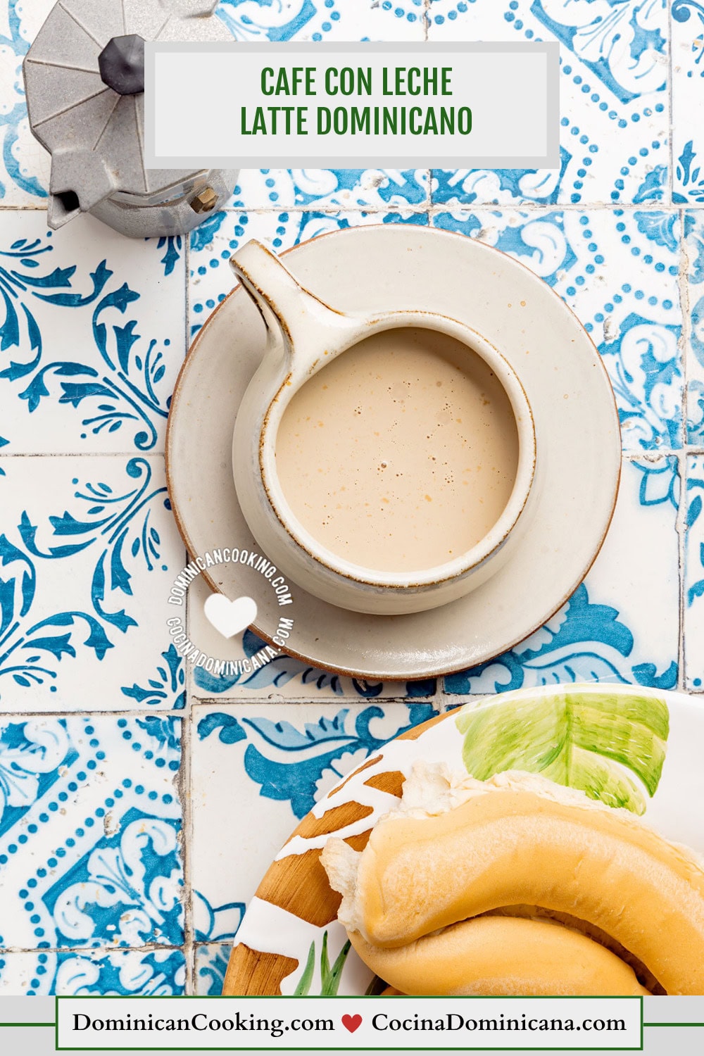 Café con leche (latte dominicano).