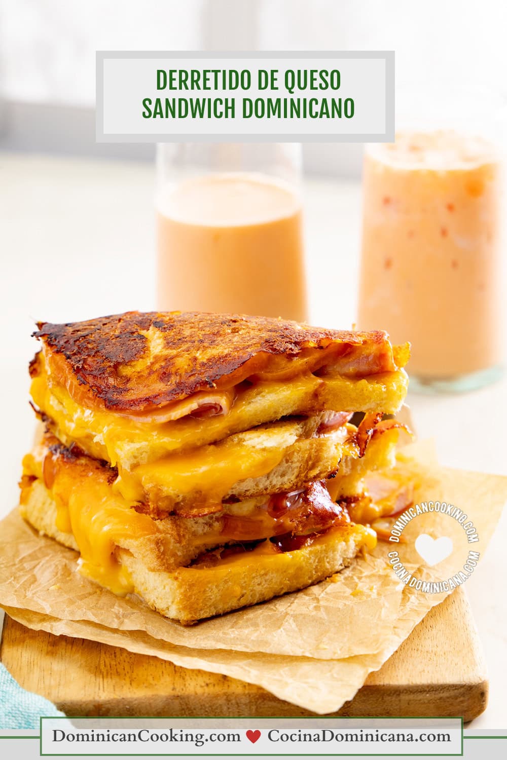 Sandwich derretido de queso.