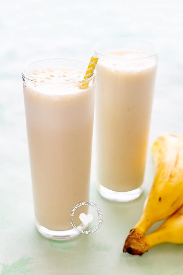 Batida de guineo (batido de banana).