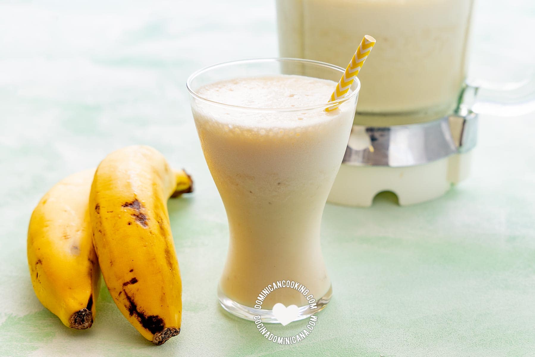 Batida de guineo (batido de banana).