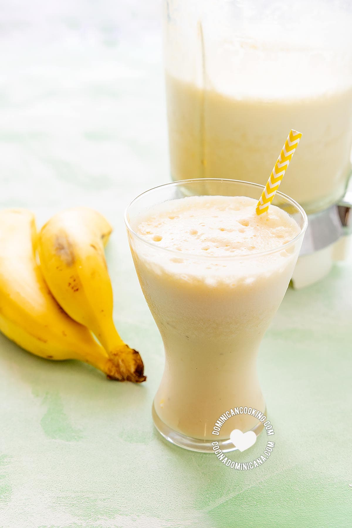 Batida de guineo (batido de banana).