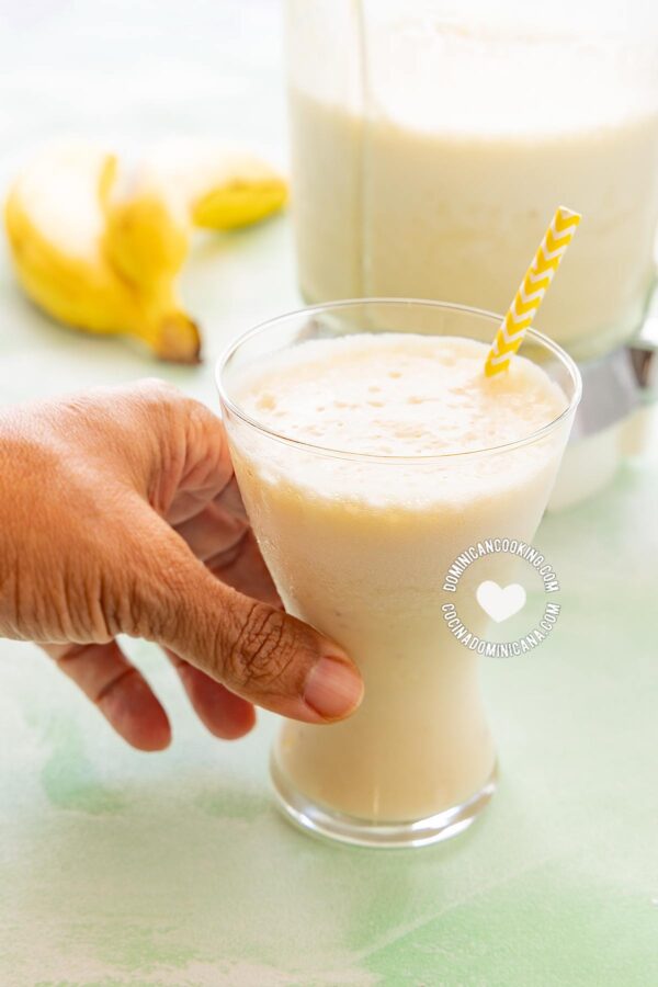 Batida de guineo (batido de banana).
