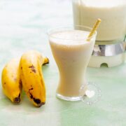 Batida de guineo (batido de banana).