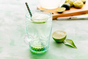 Jugo de limón (limonada dominciana).