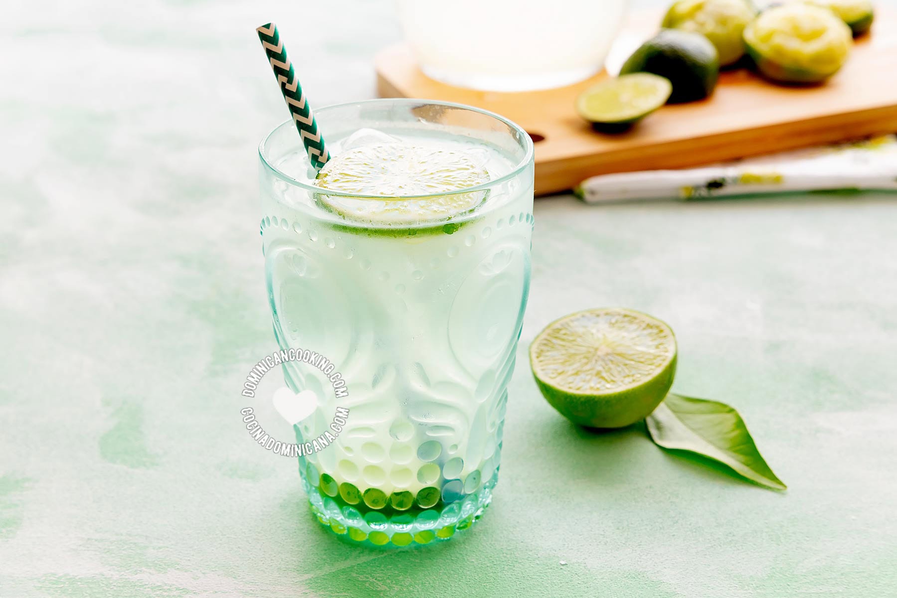 Jugo de limón (limonada dominciana).