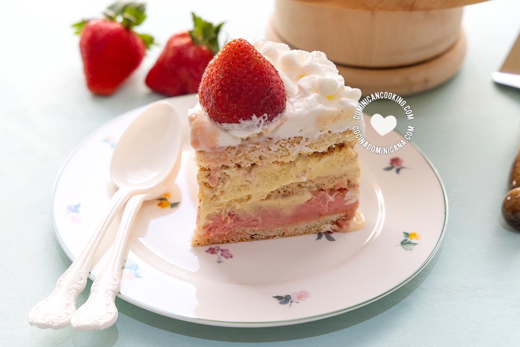 Tarta helada (pastel relleno de helado).