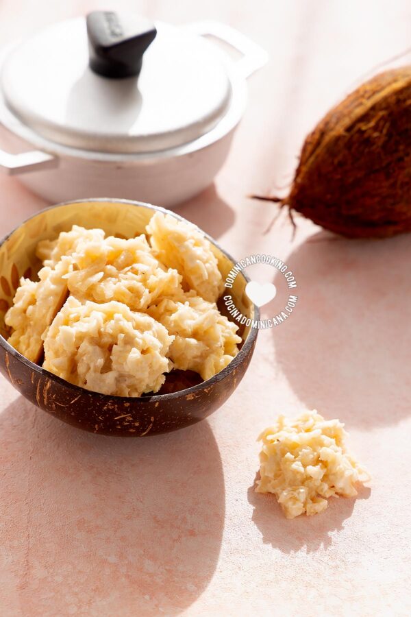 Cocadas (dulcitos de coco).