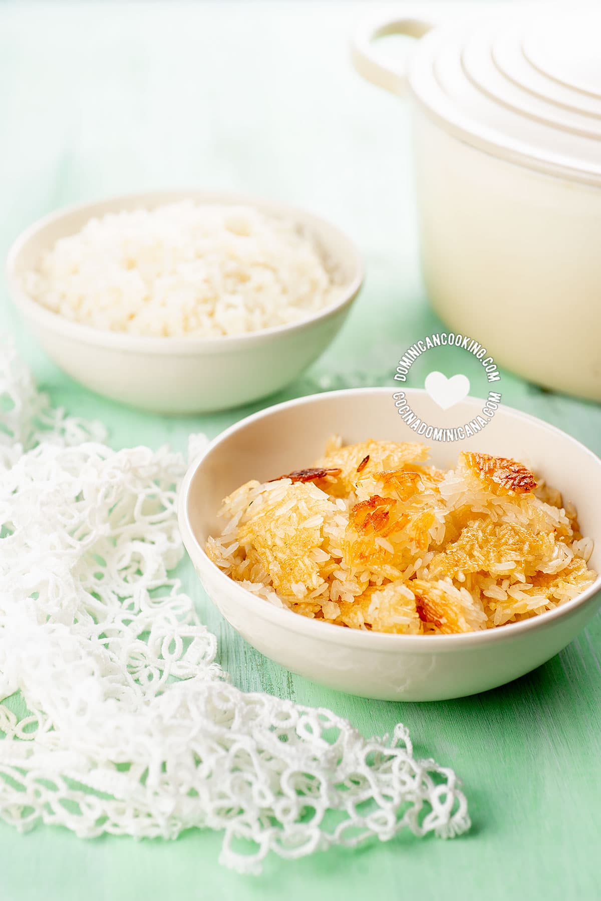 Concon arroz dominicano crujiente.