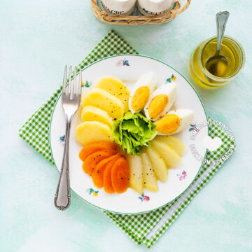 Ensalada hervida de tayota y papas.