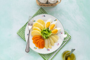 Ensalada hervida de tayota y papas.