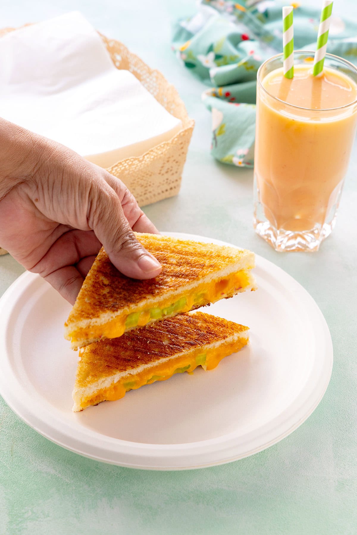 Sandwich derretido de queso.