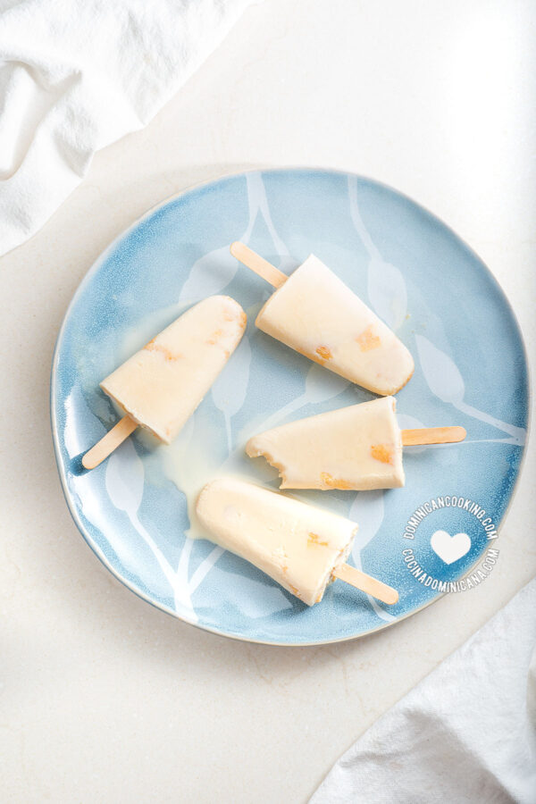 Paletas tres leches popsicles.