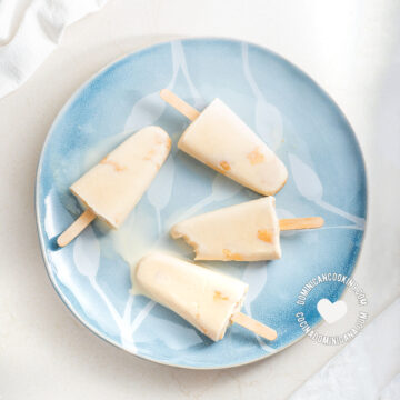 Paletas tres leches popsicles.