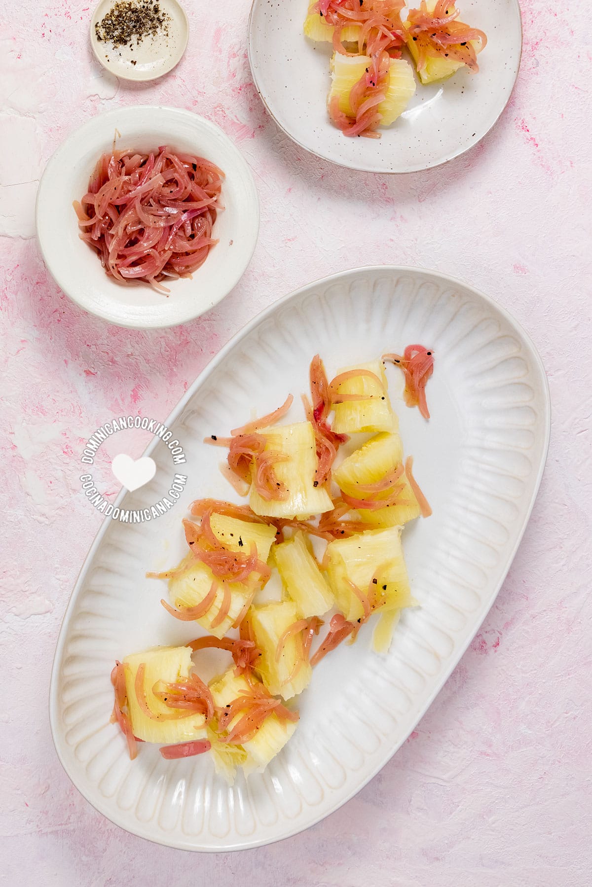 Yuca hervida encebollada.